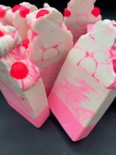 Load image into Gallery viewer, Pinky Pie